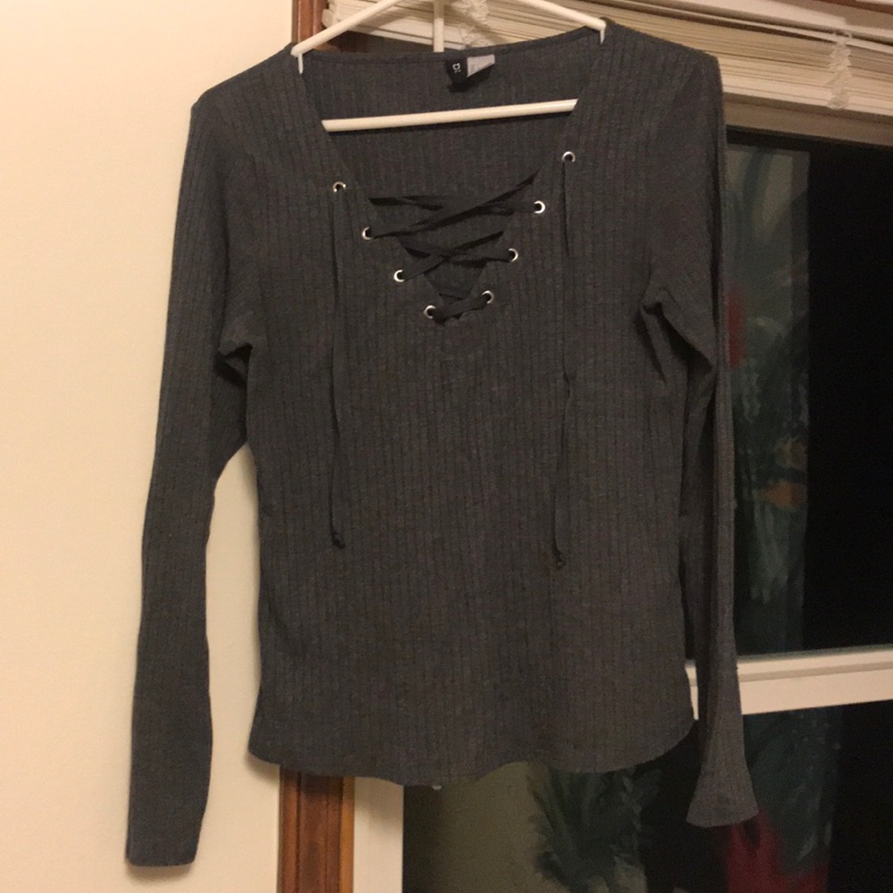 Rib knit lace-up top